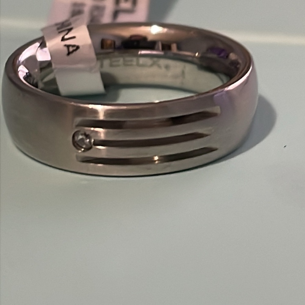 NWT STEELX RINGS IN SIZE 6 with cubic zirconia Chip.